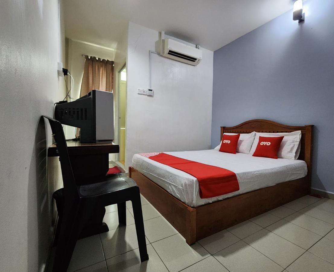 Oyo 90743 Hotel Ban Cheong Kangar Exterior photo
