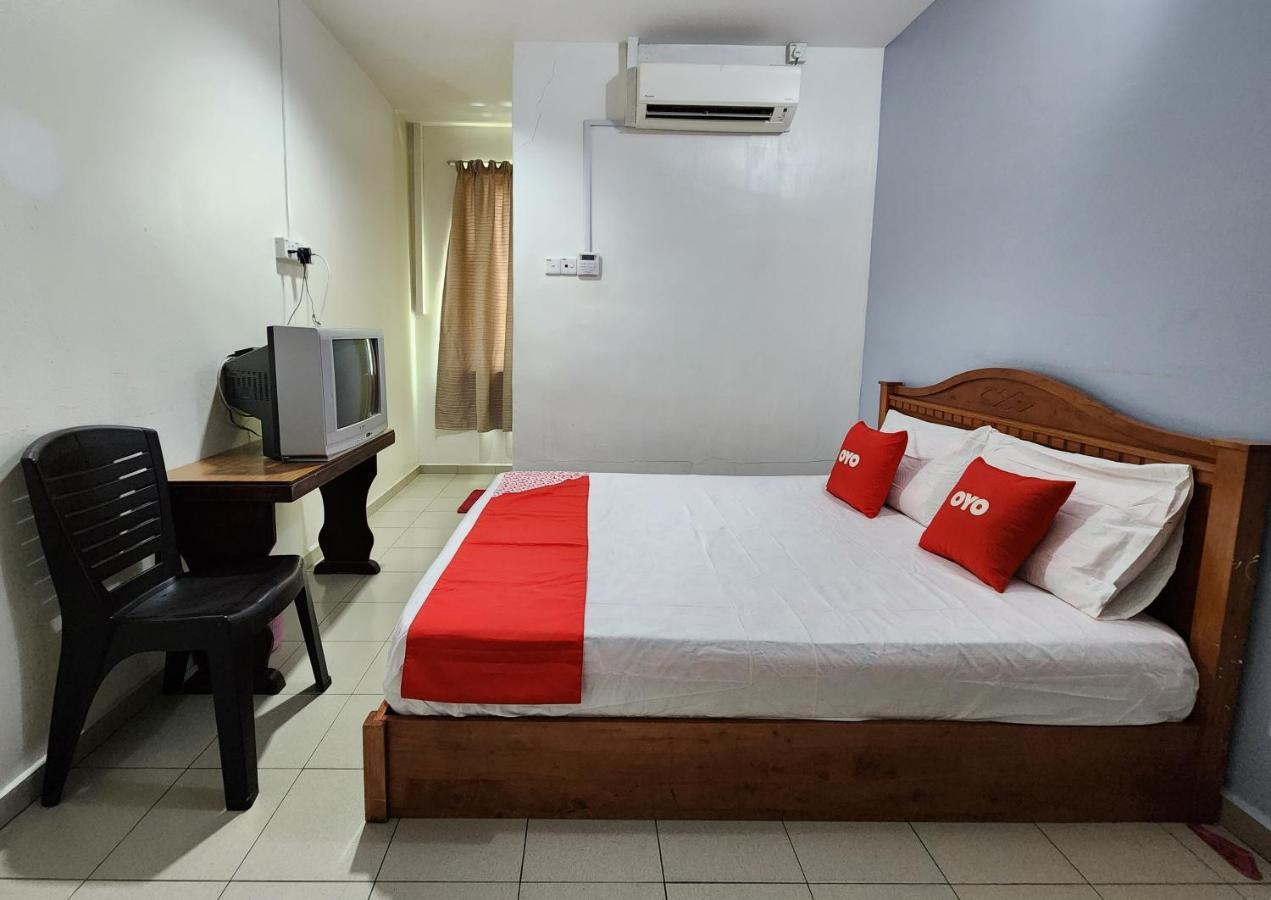 Oyo 90743 Hotel Ban Cheong Kangar Exterior photo