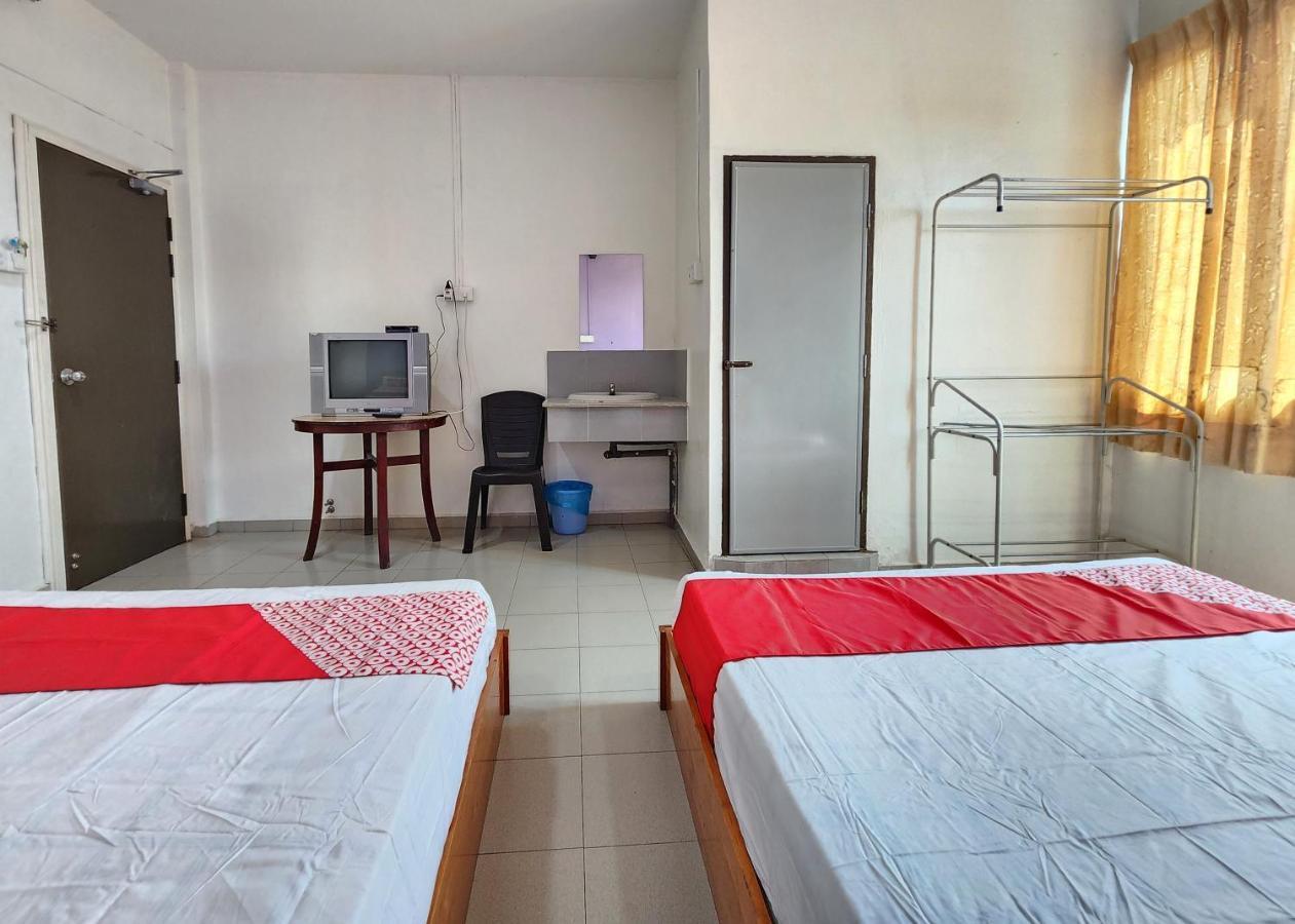 Oyo 90743 Hotel Ban Cheong Kangar Exterior photo