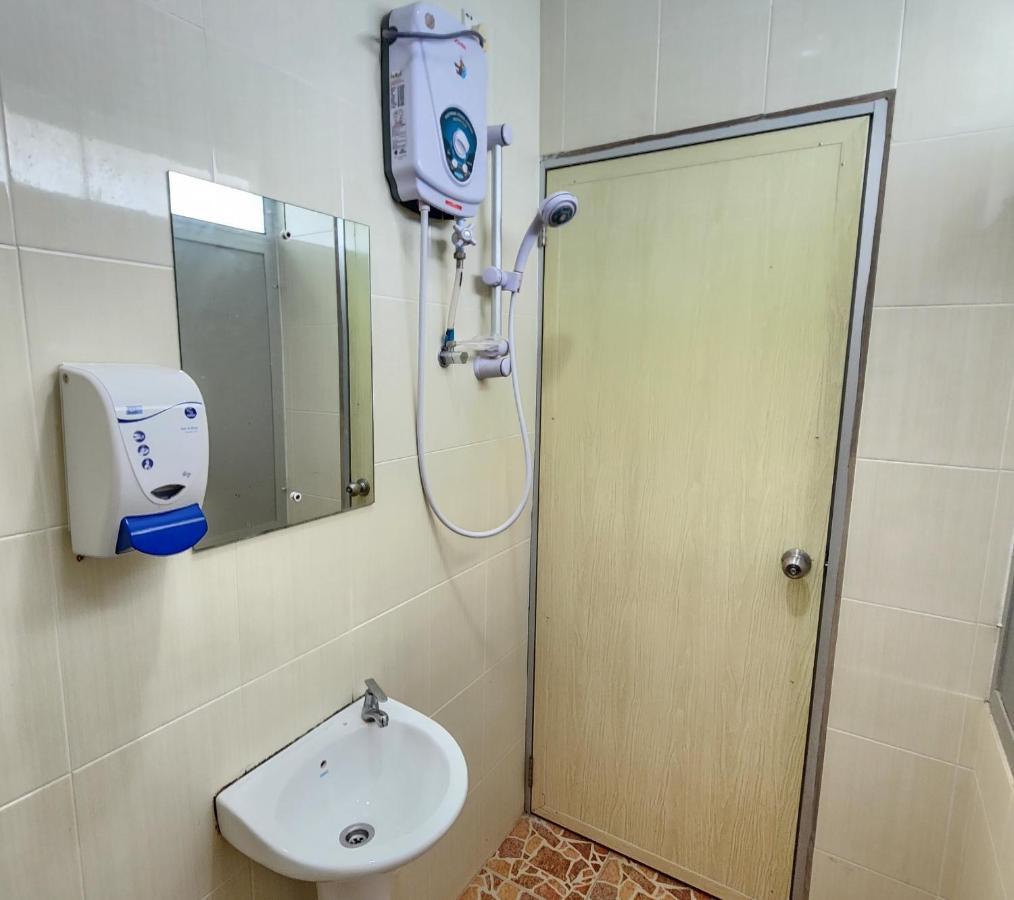 Oyo 90743 Hotel Ban Cheong Kangar Exterior photo